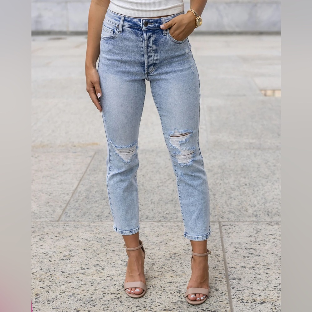 EXCELLENT used size4 Premium Denim HighWaisted MomJeansDistressed Light Mid-Wash